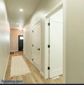 Modern and Private Townhome In Downtown Bismarck - Image 3
