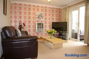 Portland Mews - 3 Bed Holiday Home By Premier Serviced Accommodation - Image 3