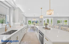 7BR Bay Harbor retreat with waterfront access, pool, hot tub & fireplace - Image 3
