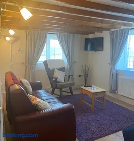 Hillview Cottage - Image 2