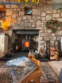 Loch Ness village cottage for 2 with free parking & pets welcome - Image 2
