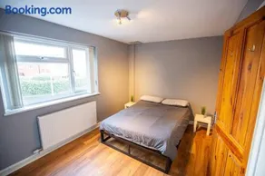 Entire 1 Bedroom House in Manchester - Image 4