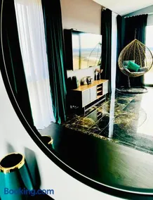 Luxury villa with breathtaking view & hot tub, middle of Golden Circle , Smart home lights & electronics for comfort - Image 1