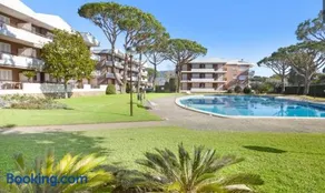 Apartment in Calella de Palafrugell with a pool and parking - Image 1
