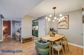 Designer Condo, 7-Min Walk to NRG - Image 2