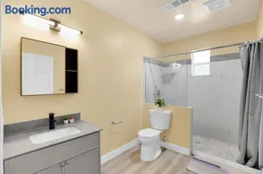 New 2BR1BA Apartment CoLiving Comfort Full - Image 4