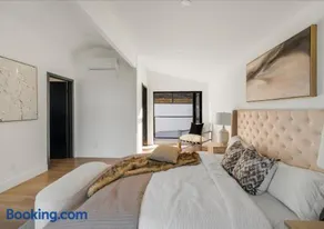 Freshly Built Near Universal Studios and Hollywood - Private Garage and Driveway Parking Near Sofi Stadium - Image 3