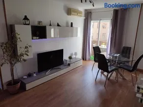 Bedroom to rent in the beach - Image 1