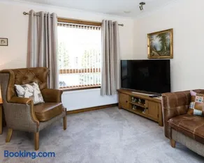 No27 Willowbank - Image 2