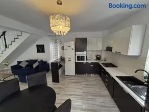 FOX VALLEY VILLA - Image 2