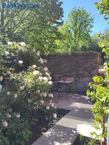 Zimmer am Ring - ruhiges Zimmer im Grünen, Frühstück auf eigener Terrasse mit Morgensonne und fußläufig zum Badeplatz Schwarzindien am Mondsee - Image 3