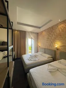 Royal Blue Hotel - Image 4