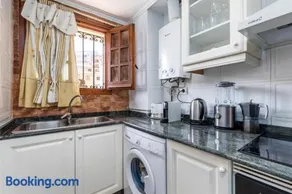 Charming apt by the beach with stunning harbor views - Image 2