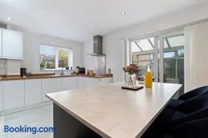 Tilly's Townhouse With parking - Image 3
