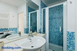 Villa Bionda Beachfront Apartments, Old Town Novigrad - Image 3