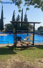 מתחת לעץ התות בכפר - Image 2