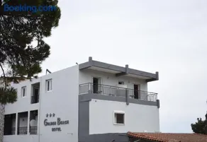 Golden Beach Hotel - Image 3