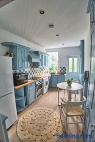 Clapham Charm Retreat with Private Garden - Image 4