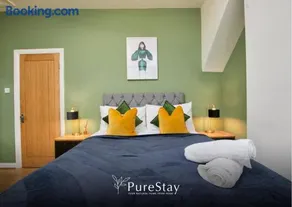BIG Contractor House with 6 Beds & Free Parking by PureStay - 7 night min! - Image 3