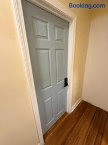 Grey comfort room - Image 1