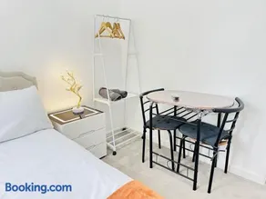 Room in Portsmouth close to Fratton Station - Image 4