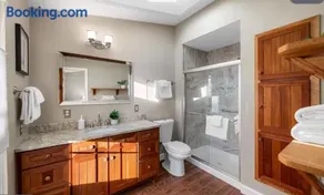 Relaxing Room Ensuite & Ample Storage - Image 4