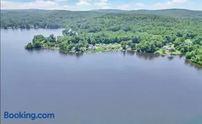 Lakeside Haven, Tranquil Waters - Image 2