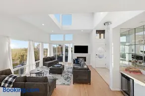 Coastal Retreat near Beach, Golf & Sand - Image 1