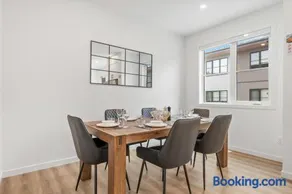 Spacious 3 story townhome with a 2 car garage AC king bed and a great location near Banff - Image 4