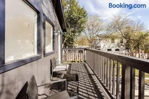 Renovated Brentwood Home - Image 4