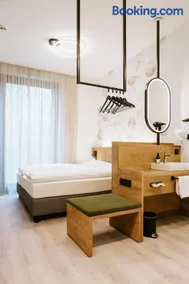 BEE GREEN Linz Self-Check-in-Hotel - Image 3