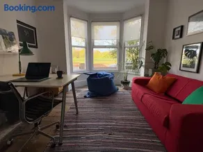 Elegant Reading Haven: 2BD Period Charm & Garden - Image 4