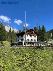 Chalet Cortina for families & friends - Image 1