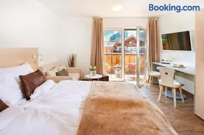 Pure Mountain Alpin Lodge Flachau - Image 1