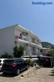 Harilla Hotel - Image 1