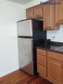 1 bedroom with free parking - Image 4