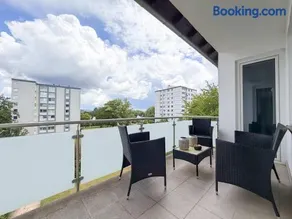 Große moderne Designer-Wohnung für Urlaub und Business - 3 Schlafzimmer, Balkon, Küche, Büro und 2 kostenlosen Parkplätze - Image 1