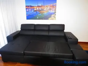 Elegant Villa in Porto with Pool & Jacuzzi - Image 3