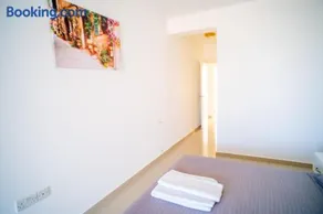 Spacious Three-Bedroom Apartment A3 in Sanctuary Cove site - Image 4