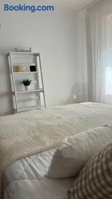A Pepita - Image 2
