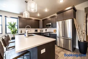 3-Bed with Free Shuttle, Free Ski Waxes + Hot Tub + Grill - Image 3