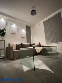 Modern Luxury Escape Suite In The Heart of Urmston Town Centre - Image 5