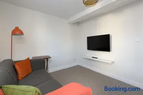 Perfect 3 Bedroom Accommodation for Contractors! - Image 3
