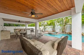Beach View Retreat - Image 1