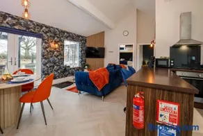 Rosewood Lodge With Hot Tub - Image 2