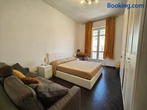 Tania House, Metro Italia 61 - Image 2