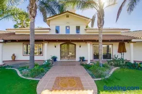 Private Home on 10 Acres - Heated Salt Pool & Jacuzzi, Mountain & City Views, Horseshoes, Basketball, BBQ, Golf Putting, Foosball, Croquet, Bose Stereo, White Cotton Bedding - Hilltop Hacienda, Pool Heat Optional - Image 5