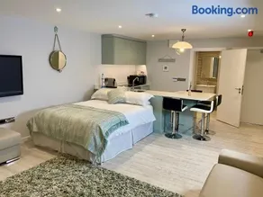 The North Cove, 20m to the Sea, Modern Studio Apartment - Image 3