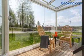 Cosy studio apartment + free private parking - Image 2