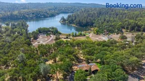 Cozy Lake View 4Bd 2,5Br Retreat in 5 Acres, Hot Tub and more - Image 2